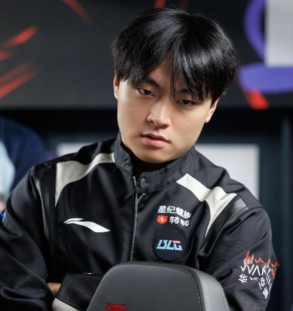 BLG碾压SHR,Uzi操刀奇招英雄翻盘宿命之战四强赛,技惊四座 BLG碾压SHR,Uzi操刀奇招英雄翻盘宿命之战四强赛,技惊四座