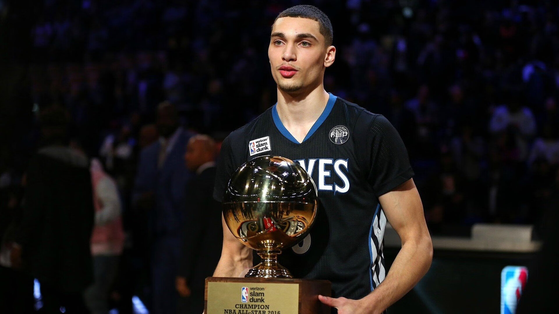 横空出世!文班亚马用一场比赛重新定义内线统治力