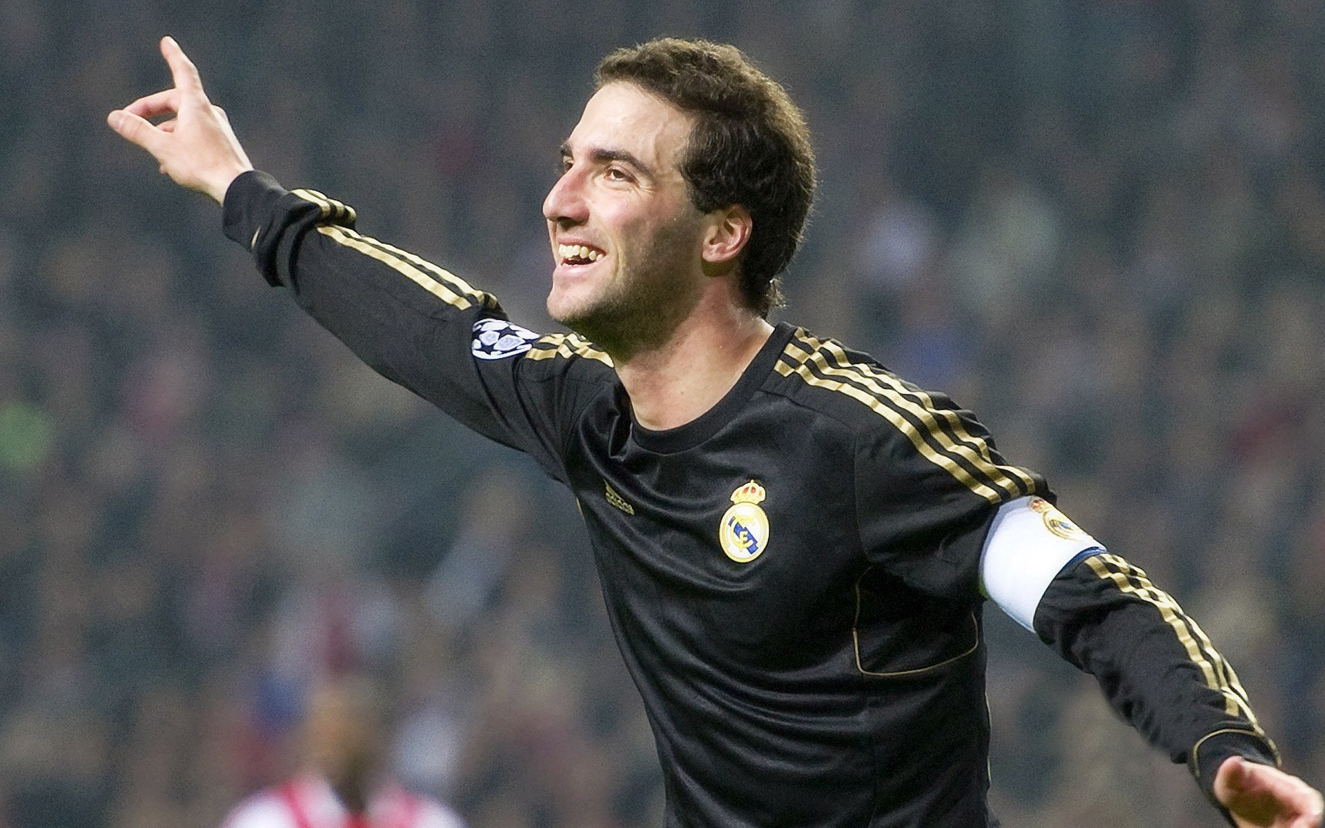 开云体育-世纪假摔！摩纳哥险胜比利亚雷亚尔，裁判三度关键判罚引争议