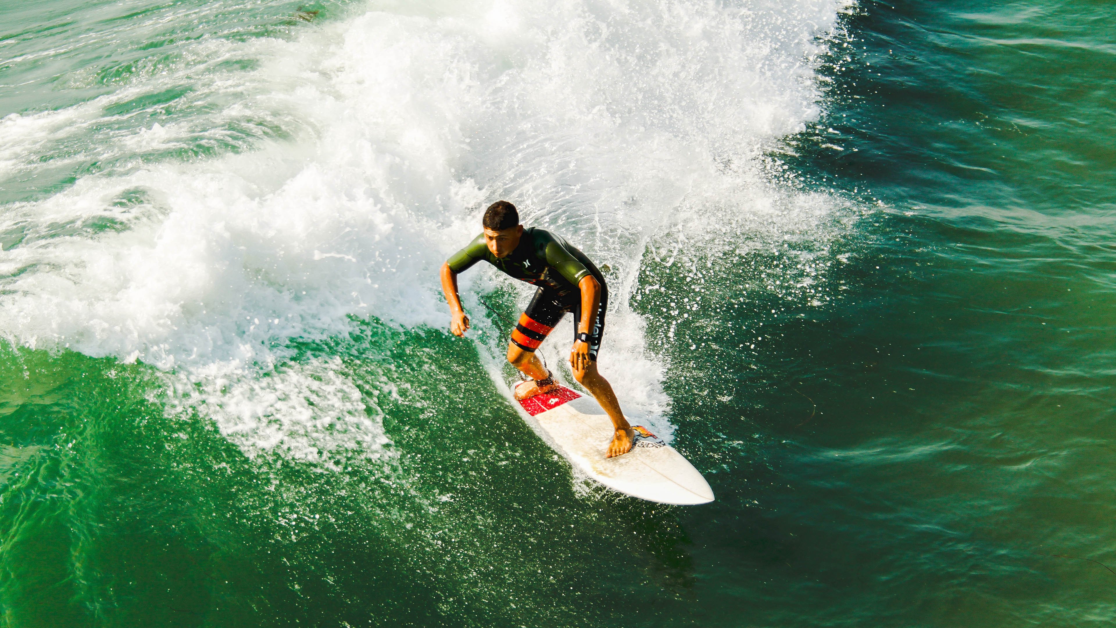 开云体育-防线崩塌！卡塞米罗独造三球，墨西哥三球溃败于几内亚