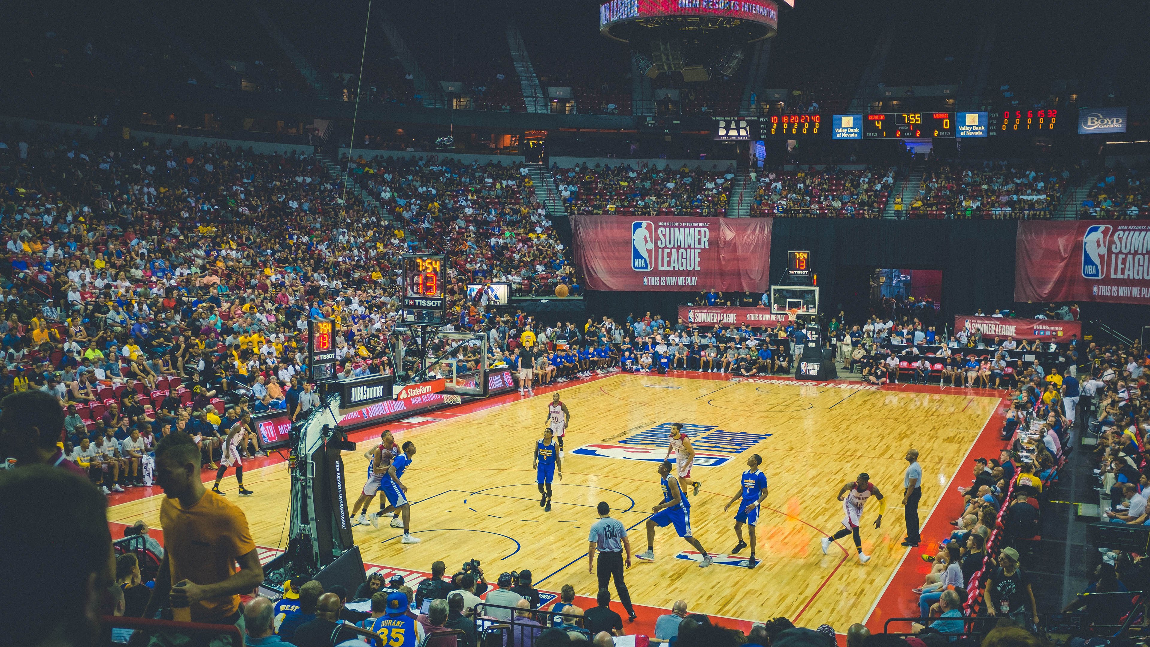 南美新王炸！巴拉圭绝境逆袭荷兰，厄德高化身北欧魔法师导演奇迹