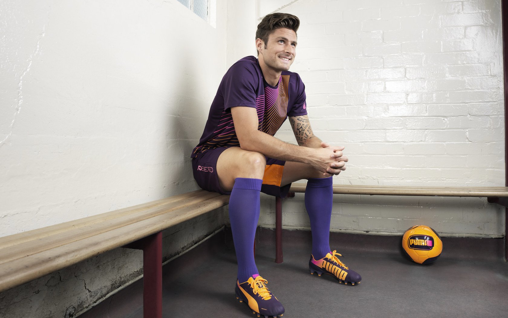 南美新王炸！巴拉圭绝境逆袭荷兰，厄德高化身北欧魔法师导演奇迹